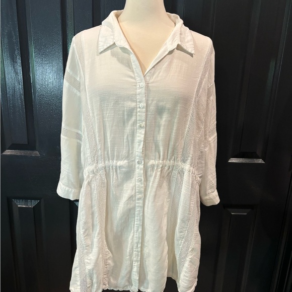 Heartloom Women's White Button-Up Top - Picture 1 of 5